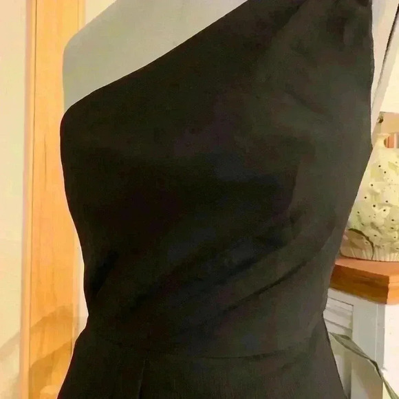 David's Bridal Black Bridesmaid’s Dress Size 2 One Shoulder. - Picture 2 of 10